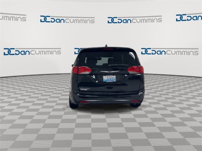 2025 Chrysler Voyager LX