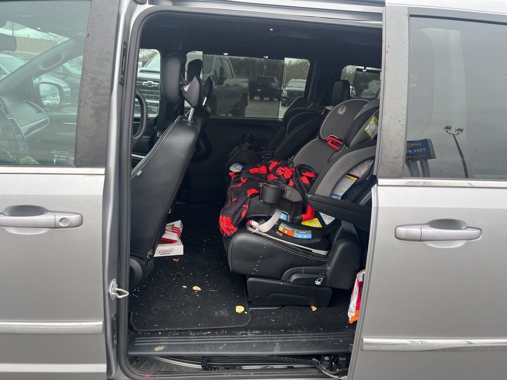 2015 Chrysler Town & Country S