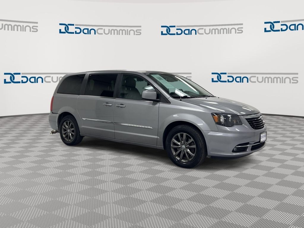 2015 Chrysler Town & Country S
