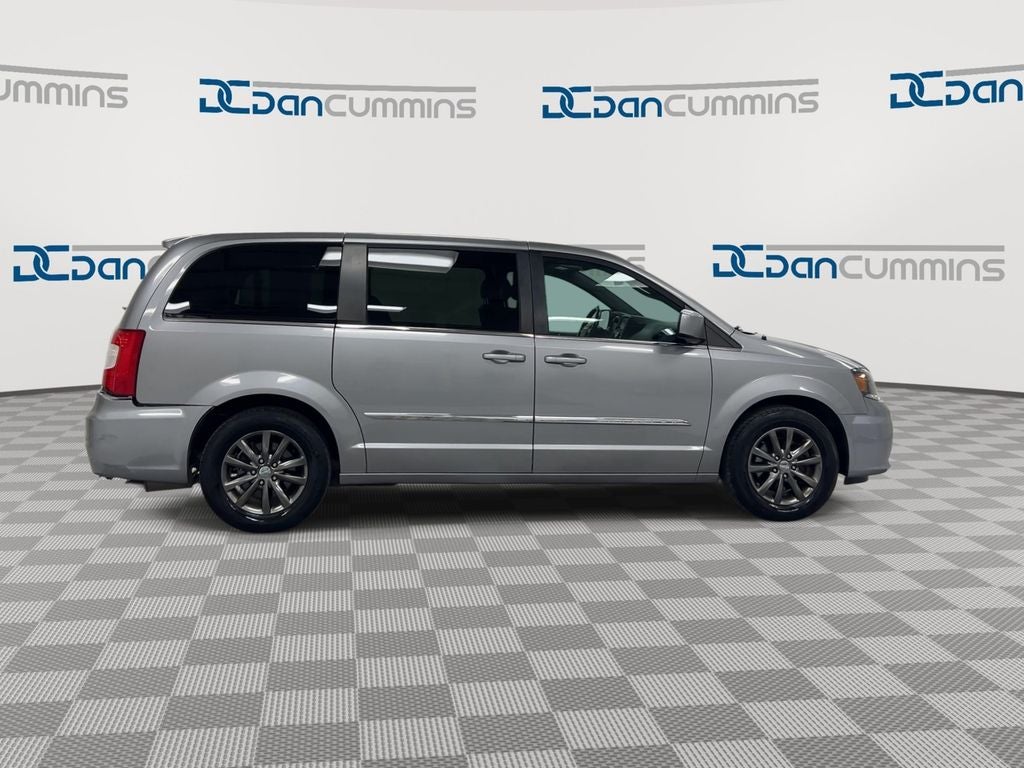 2015 Chrysler Town & Country S