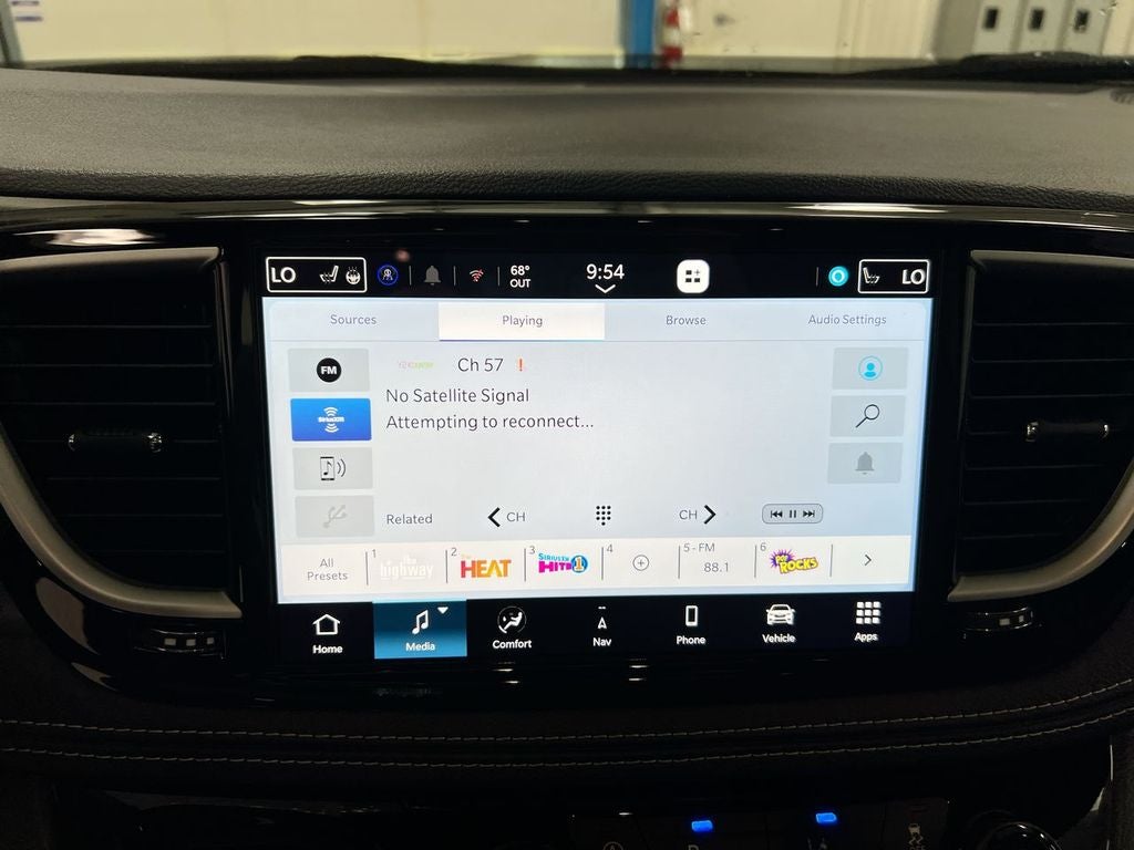 2027 Chrysler Pacifica Select