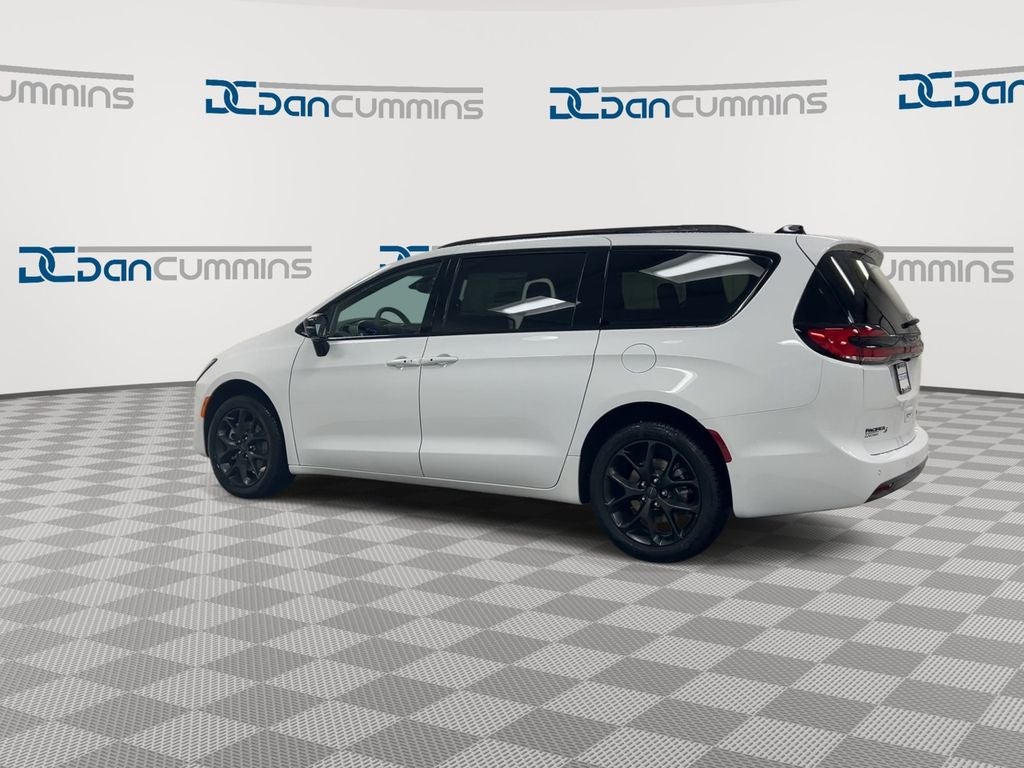 2027 Chrysler Pacifica Limited