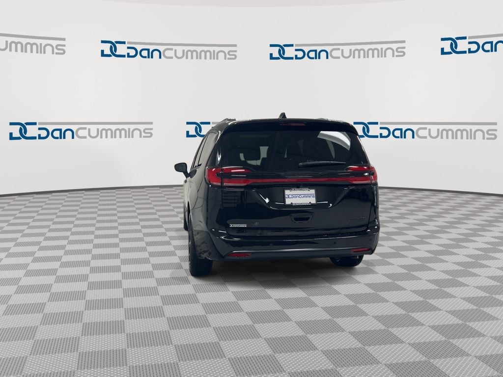 2027 Chrysler Pacifica Limited