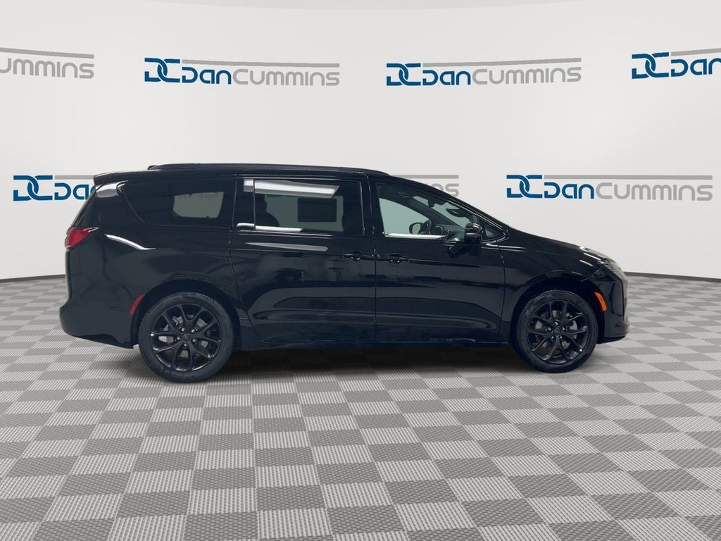 2027 Chrysler Pacifica Limited