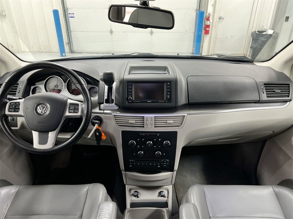 2011 Volkswagen Routan SE