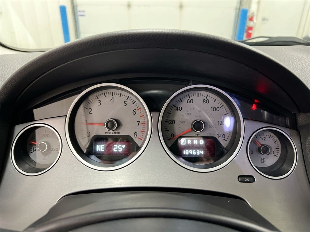 2011 Volkswagen Routan SE