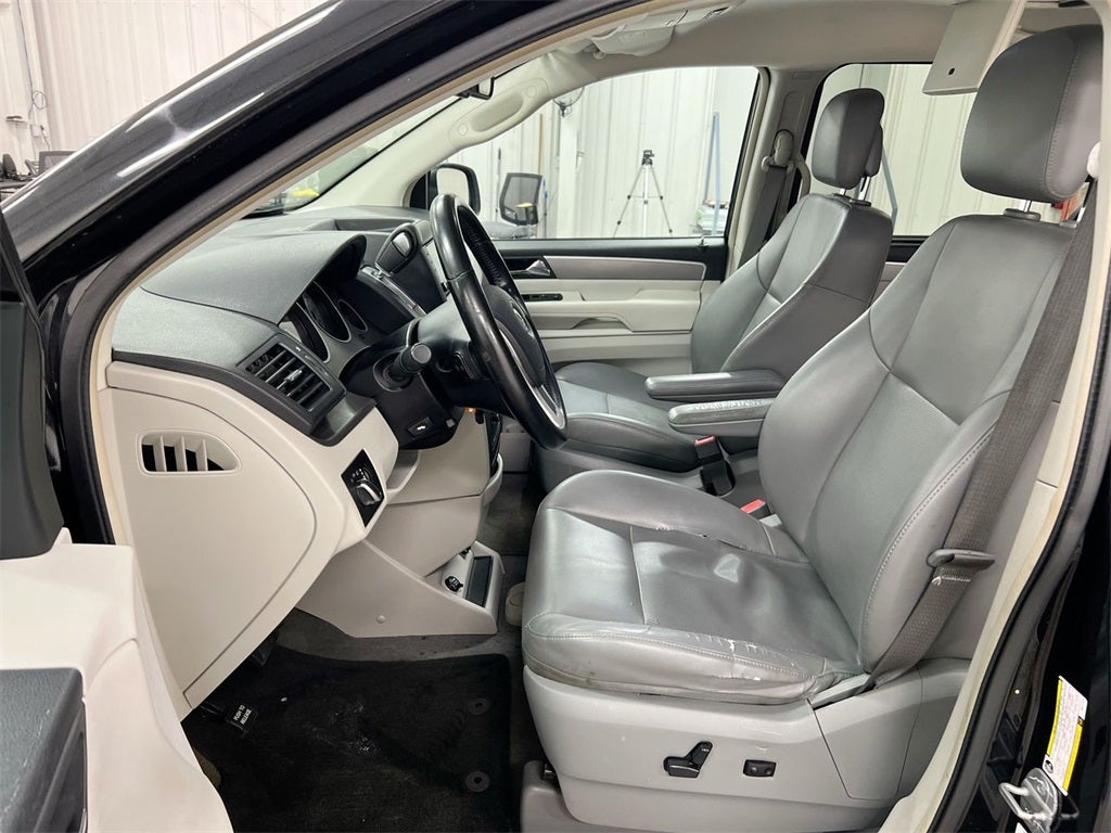 2011 Volkswagen Routan SE