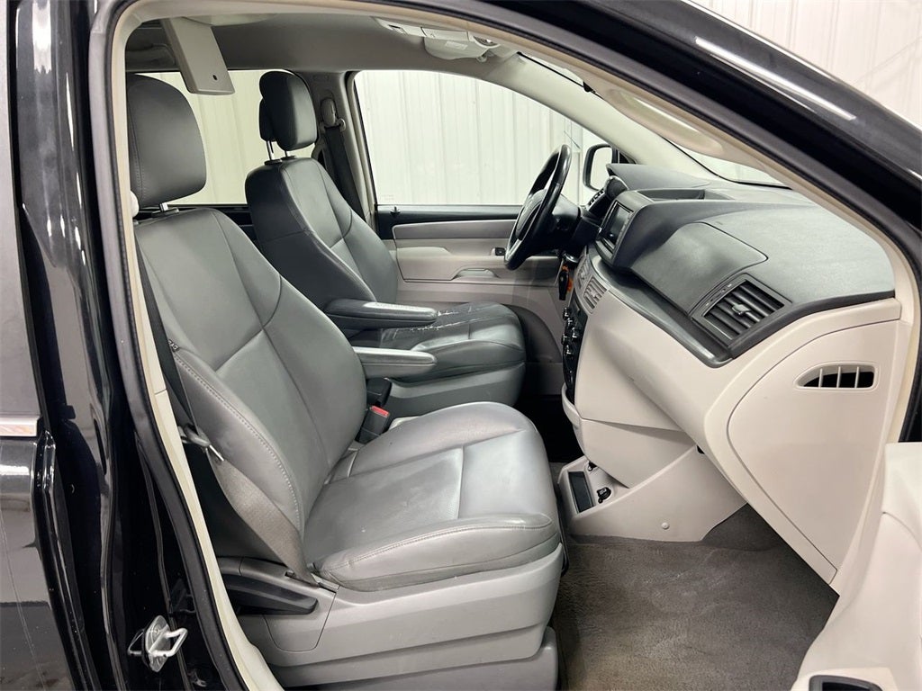 2011 Volkswagen Routan SE