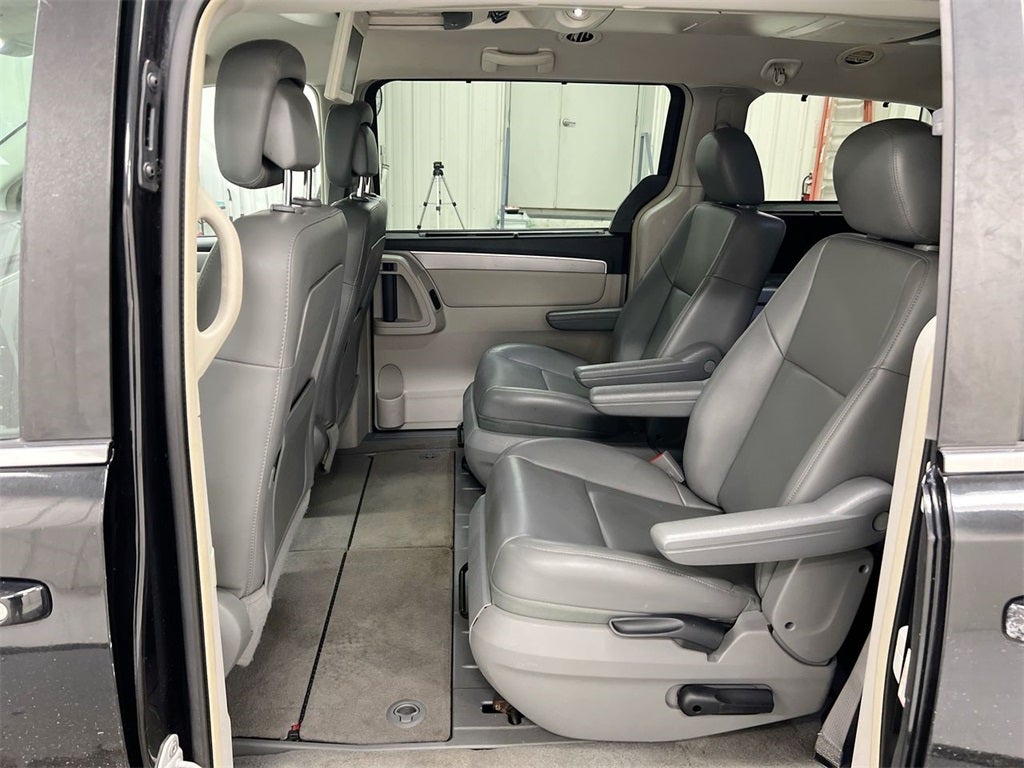 2011 Volkswagen Routan SE