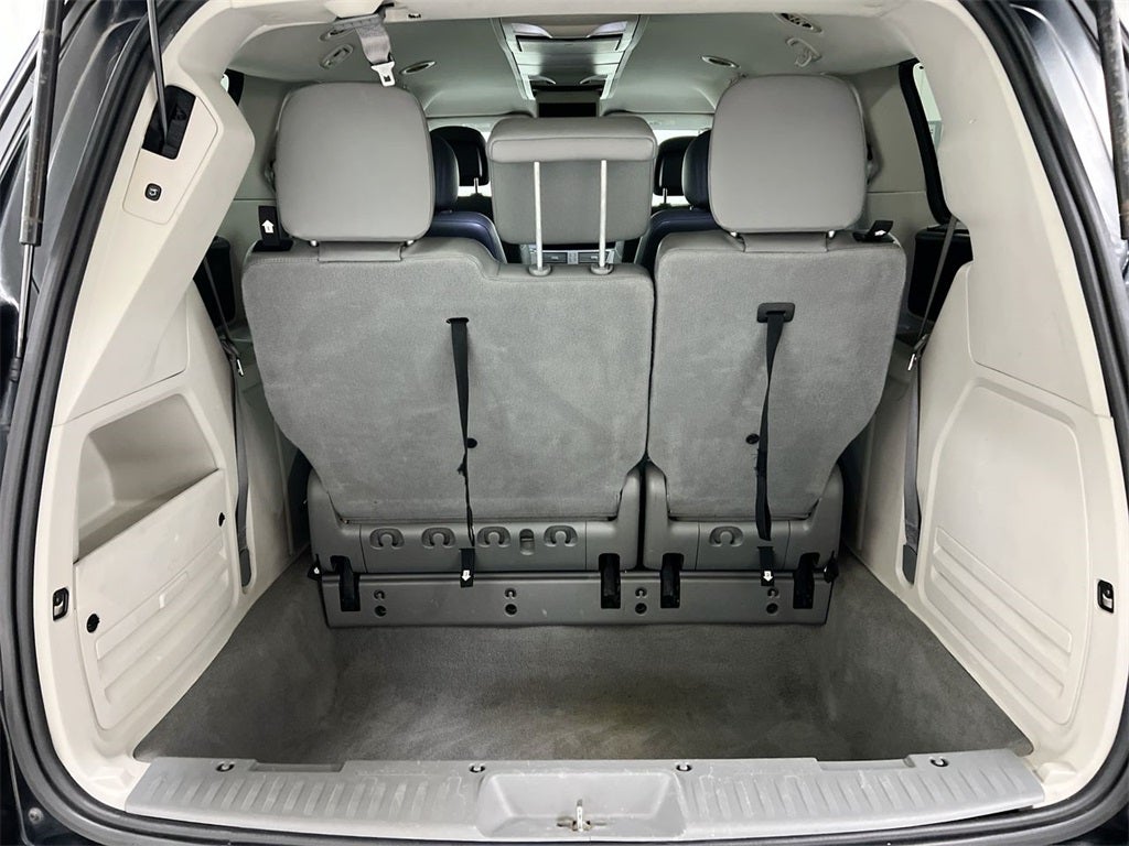 2011 Volkswagen Routan SE