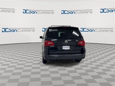 2011 Volkswagen Routan SE