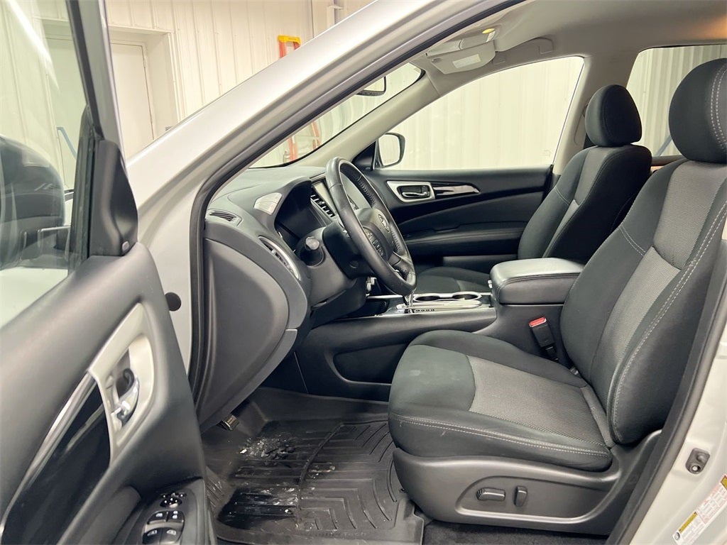 2020 Nissan Pathfinder SV