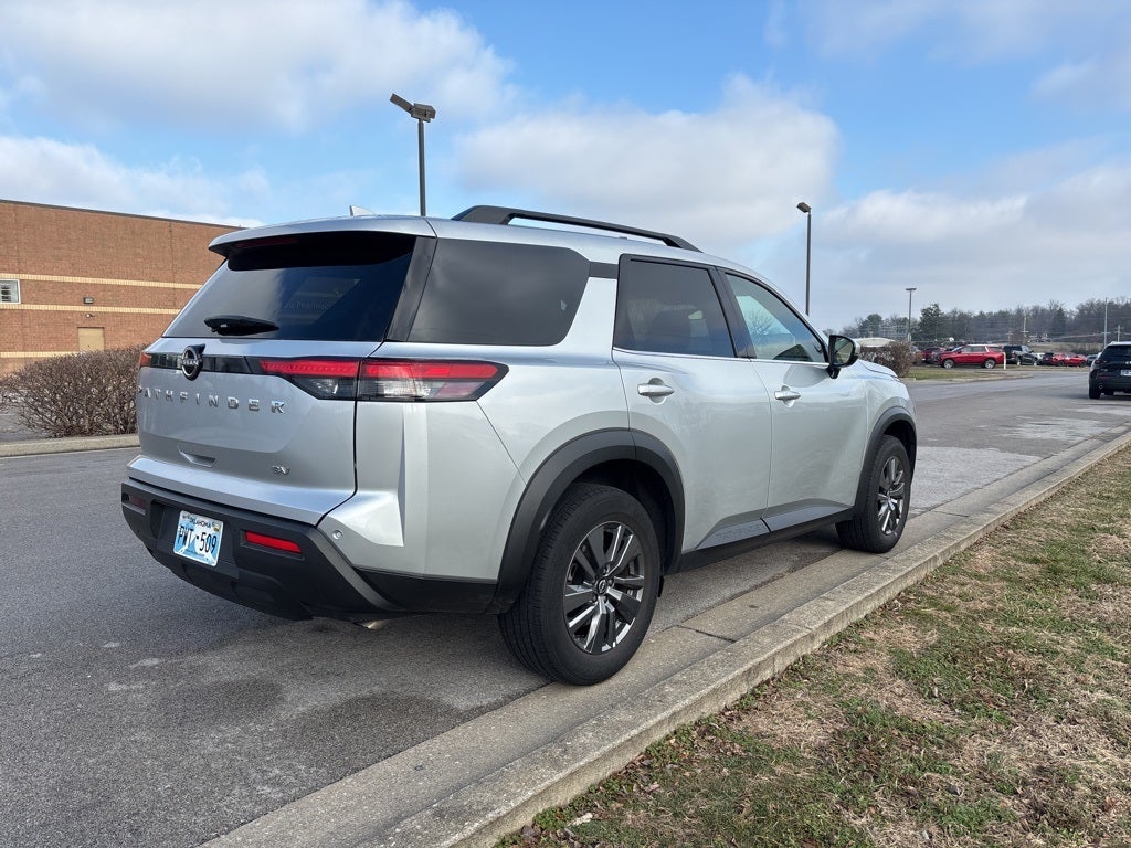 2024 Nissan Pathfinder SV