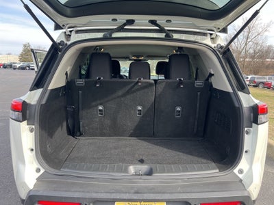 2024 Nissan Pathfinder SV