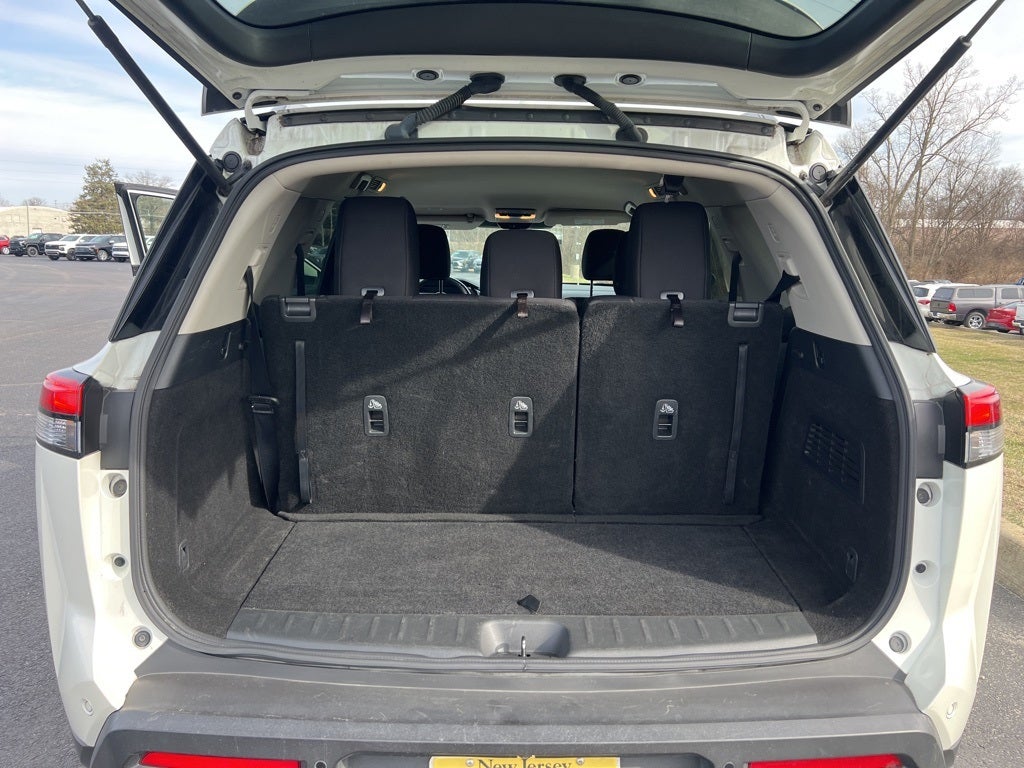 2024 Nissan Pathfinder SV