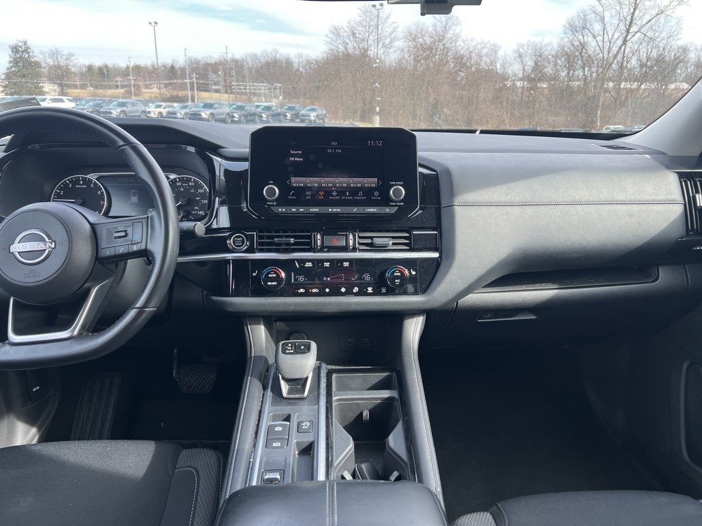 2024 Nissan Pathfinder SV