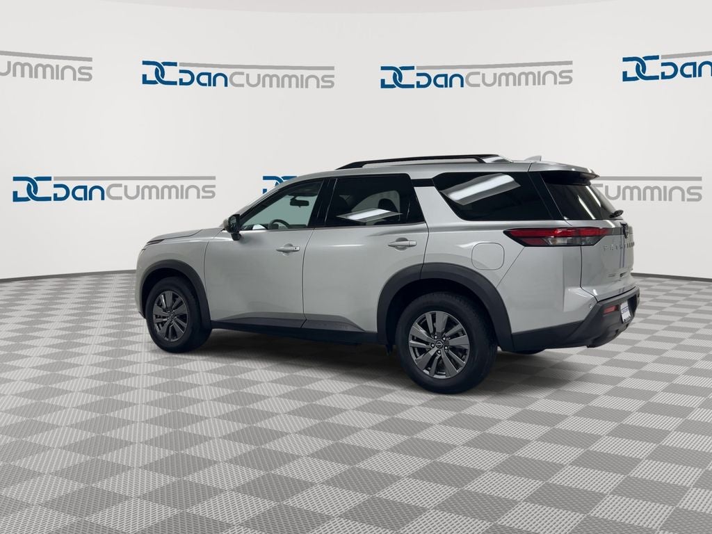 2025 Nissan Pathfinder SV