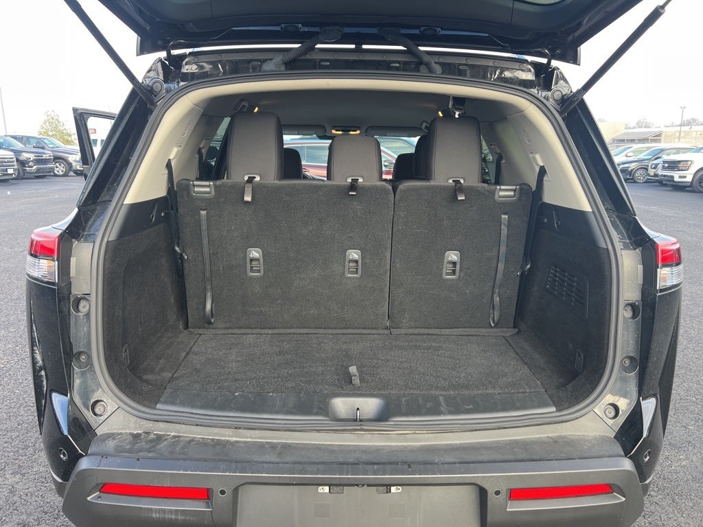 2024 Nissan Pathfinder SV