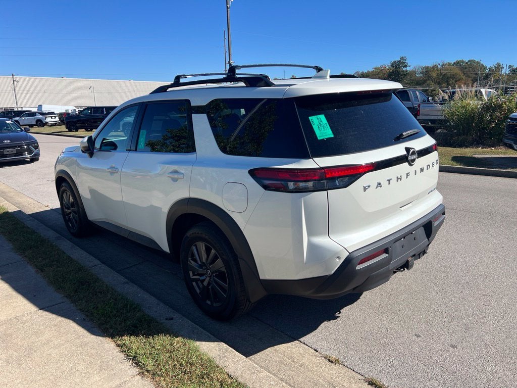 2022 Nissan Pathfinder SV