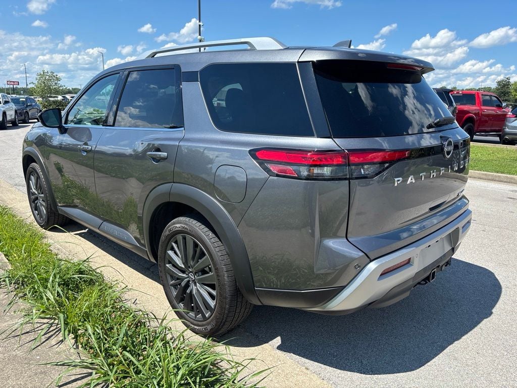 2024 Nissan Pathfinder SL
