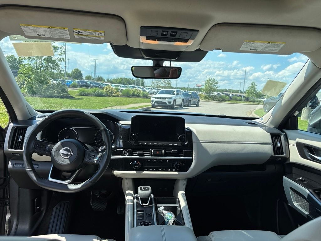 2024 Nissan Pathfinder SL