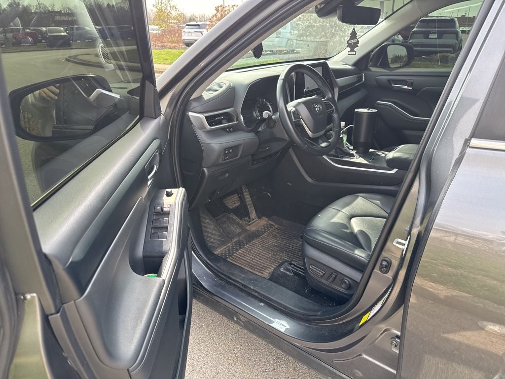 2024 Toyota Highlander Base