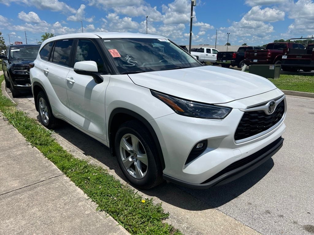 2025 Toyota Highlander LE