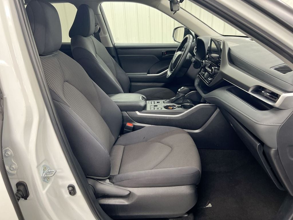 2025 Toyota Highlander LE