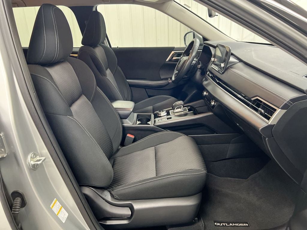 2024 Mitsubishi Outlander ES