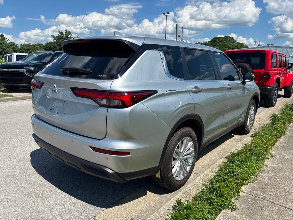 2024 Mitsubishi Outlander ES