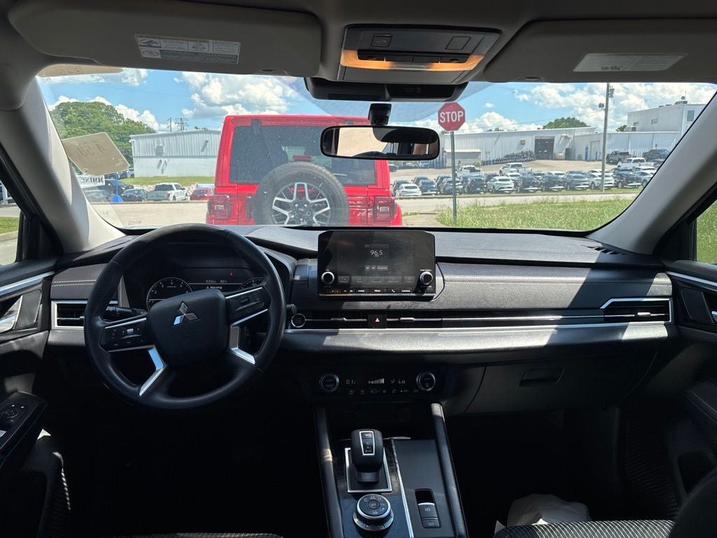 2024 Mitsubishi Outlander ES