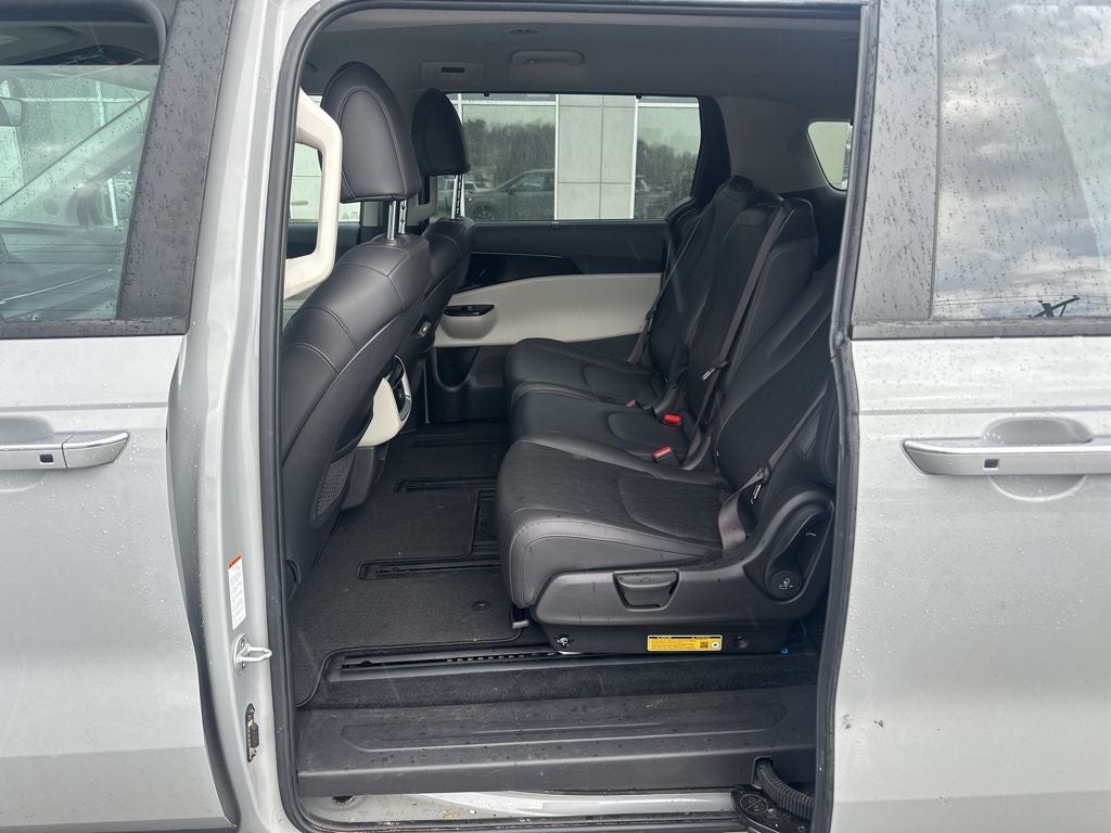 2023 Kia Carnival EX