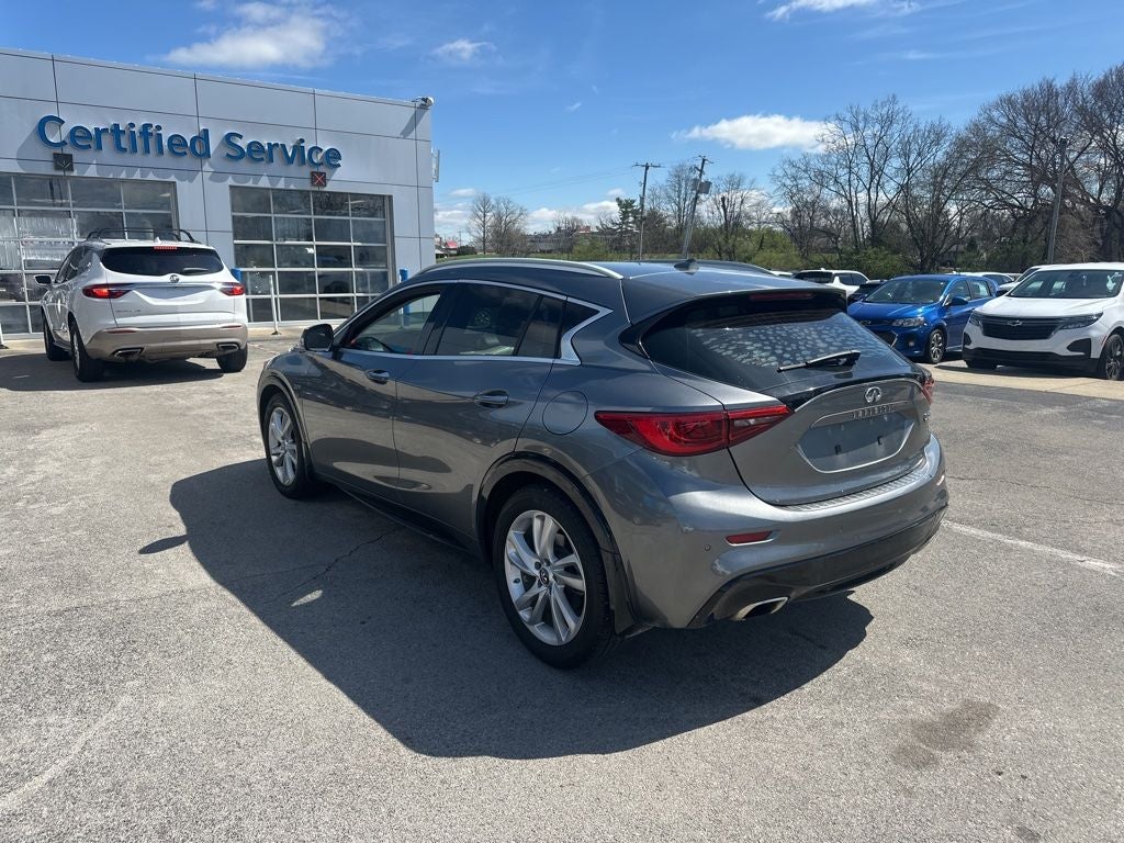 2017 INFINITI QX30 Premium