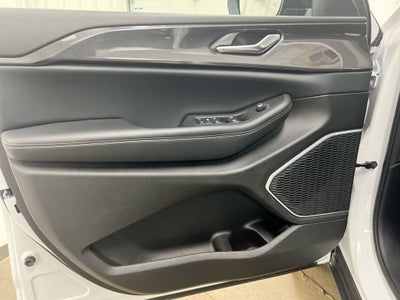 2022 Jeep Grand Cherokee L Laredo