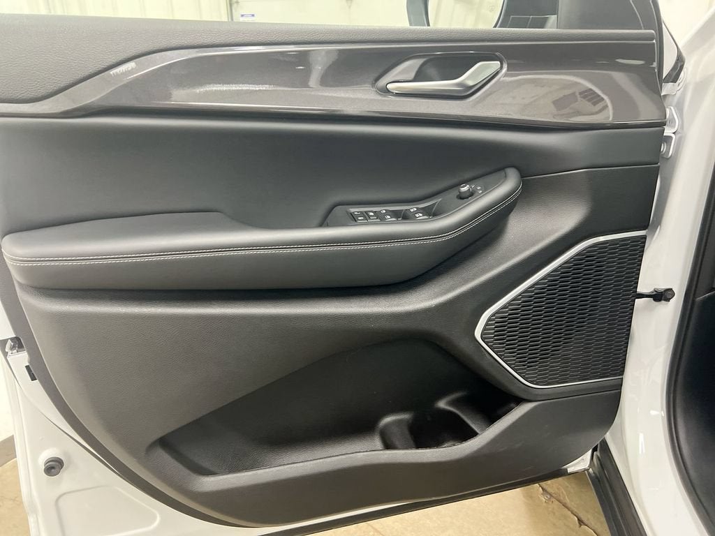 2022 Jeep Grand Cherokee L Laredo