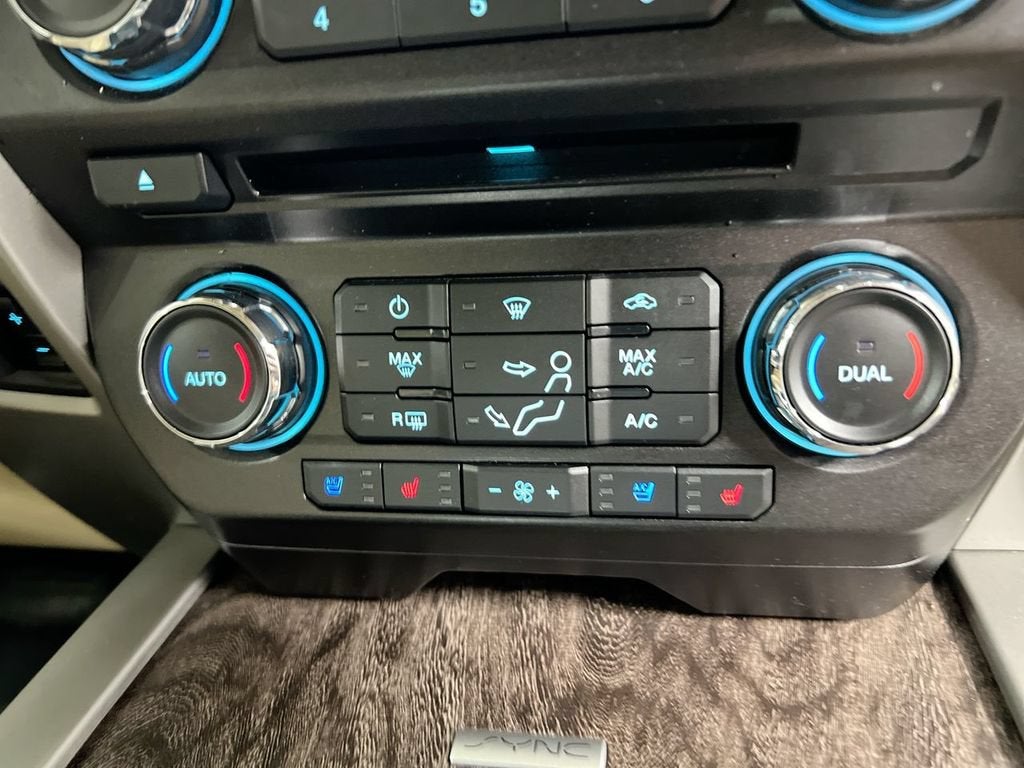 2017 Ford Super Duty F-350 DRW Lariat