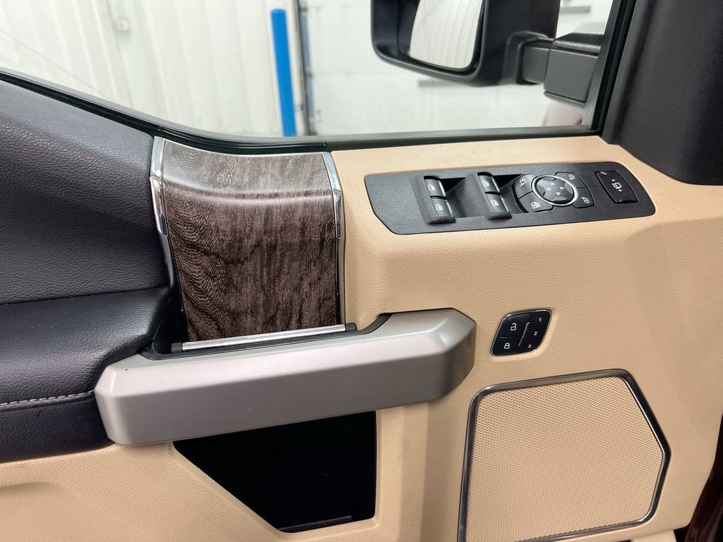 2017 Ford Super Duty F-350 DRW Lariat