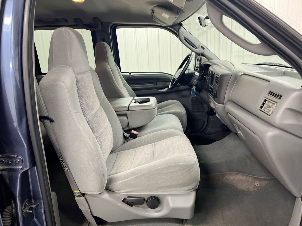 2004 Ford Super Duty F-350 SRW XL