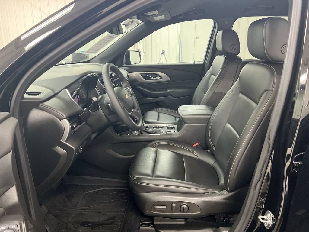 2022 Chevrolet Traverse LT Leather