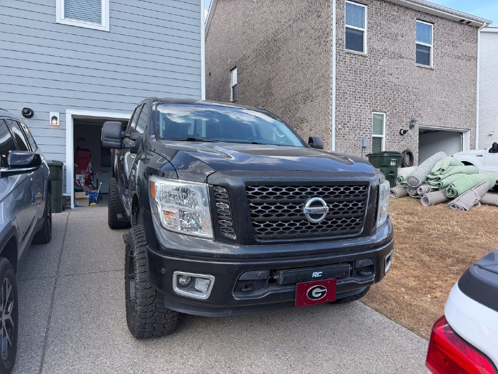 2017 Nissan Titan SV
