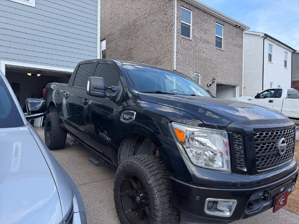 2017 Nissan Titan SV