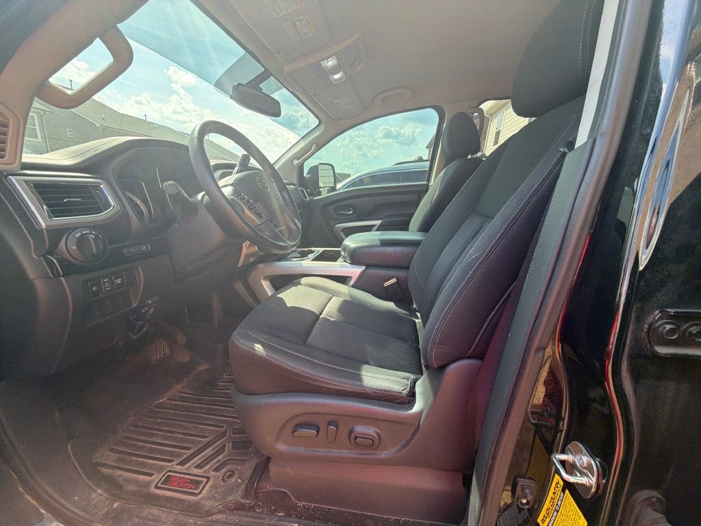 2017 Nissan Titan SV