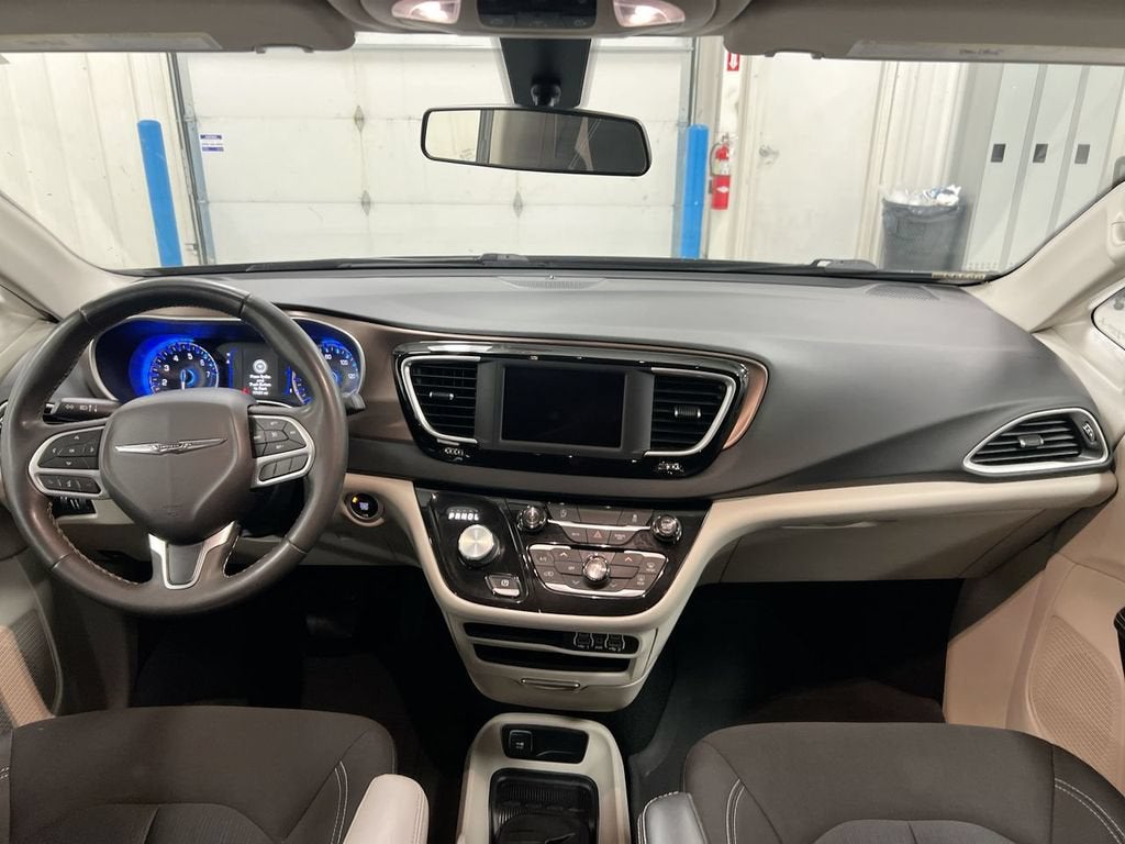 2022 Chrysler Voyager LX