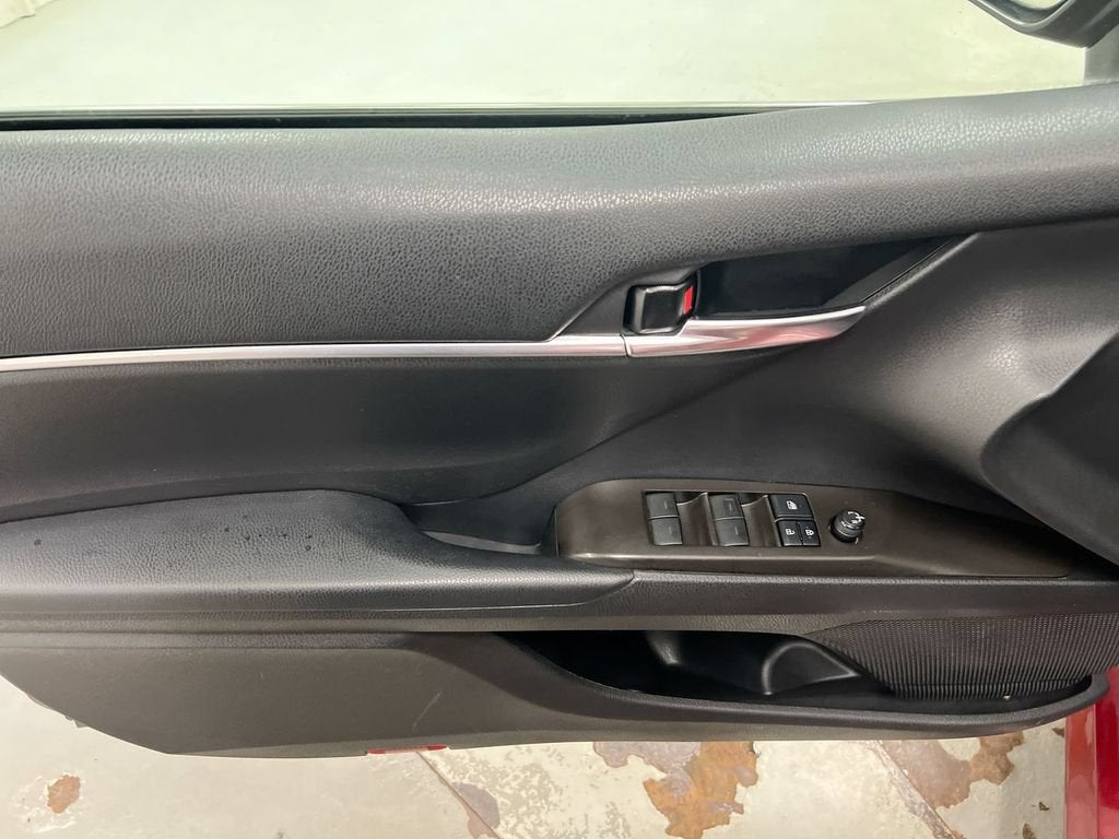 2021 Toyota Camry Hybrid LE