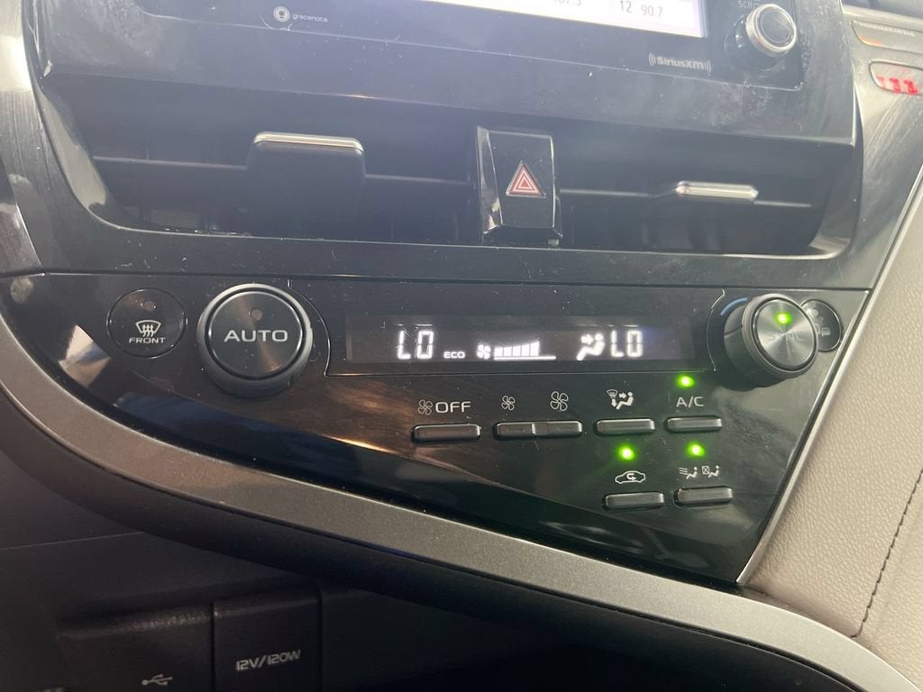 2022 Toyota Camry Hybrid SE