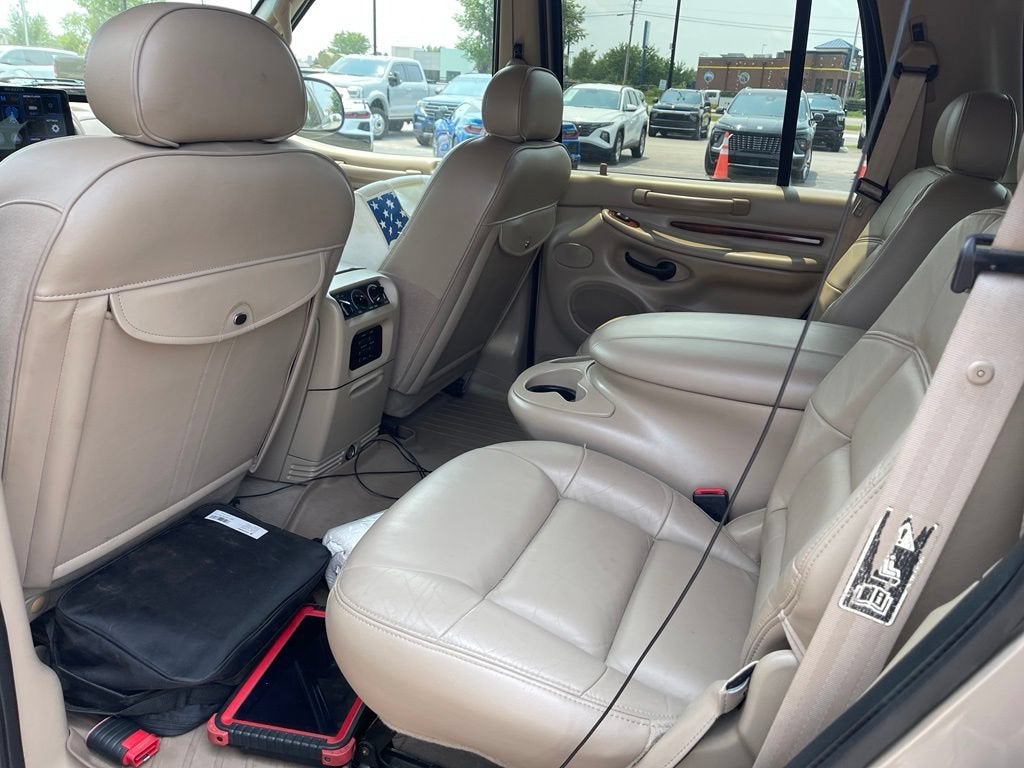 2001 Lincoln Navigator Base
