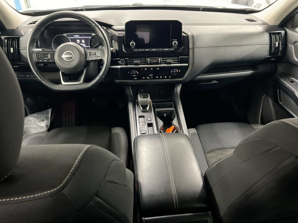 2023 Nissan Pathfinder SV