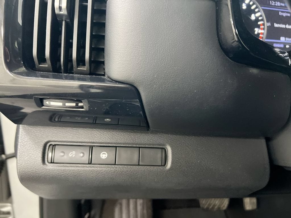 2023 Nissan Pathfinder SV