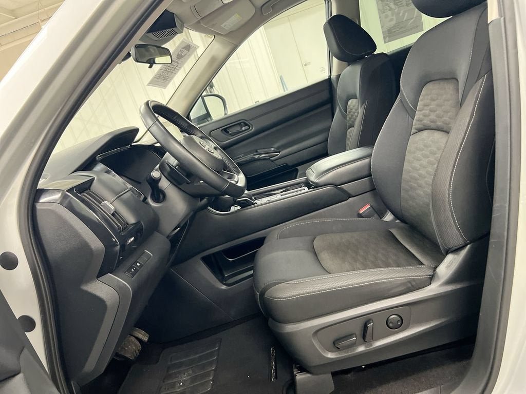 2023 Nissan Pathfinder SV