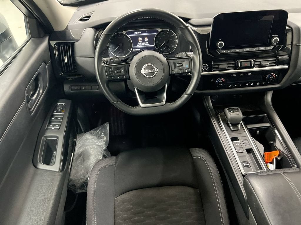 2023 Nissan Pathfinder SV